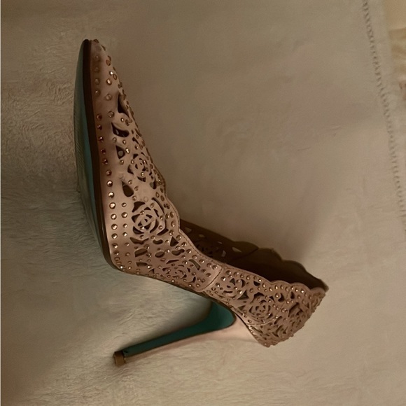 Betsy Johnson heels. Size 7. 4 inch heel. - Picture 4 of 4
